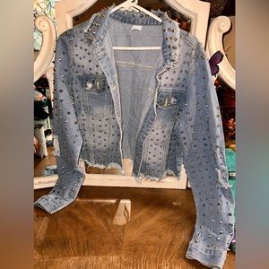 Runs a lil small I had to size up to a 3X so this perfect for some1 whoβs an 1X